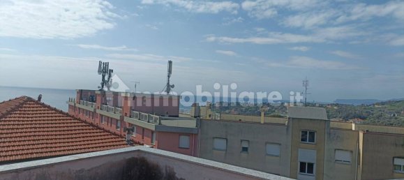 Квартира с 2 спальнями в Варацце, Италия № 351178 40