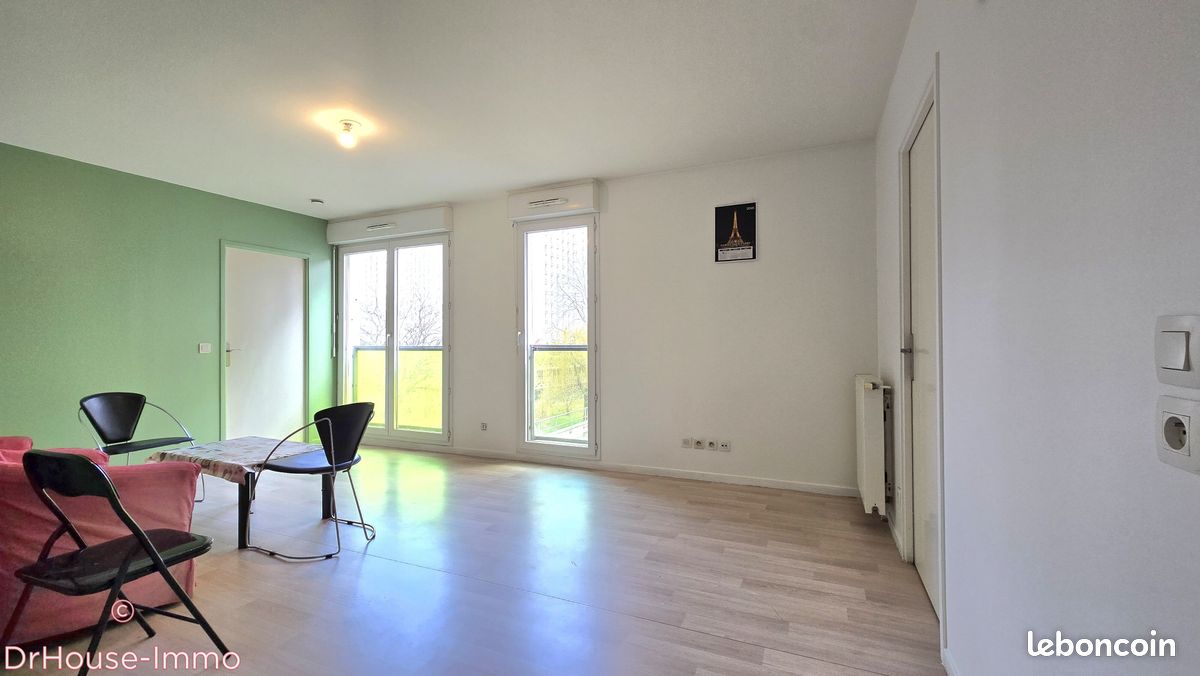 2 bedrooms Apartment in Bobigny, France No. 132387