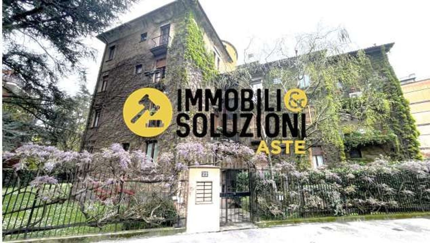 5 rooms Apartment in Milan, Italy No. 244981