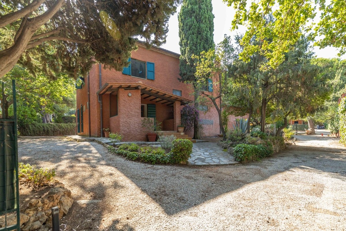 Villa de 6 dormitorios en Campiglia Marittima, Italy No. 35594