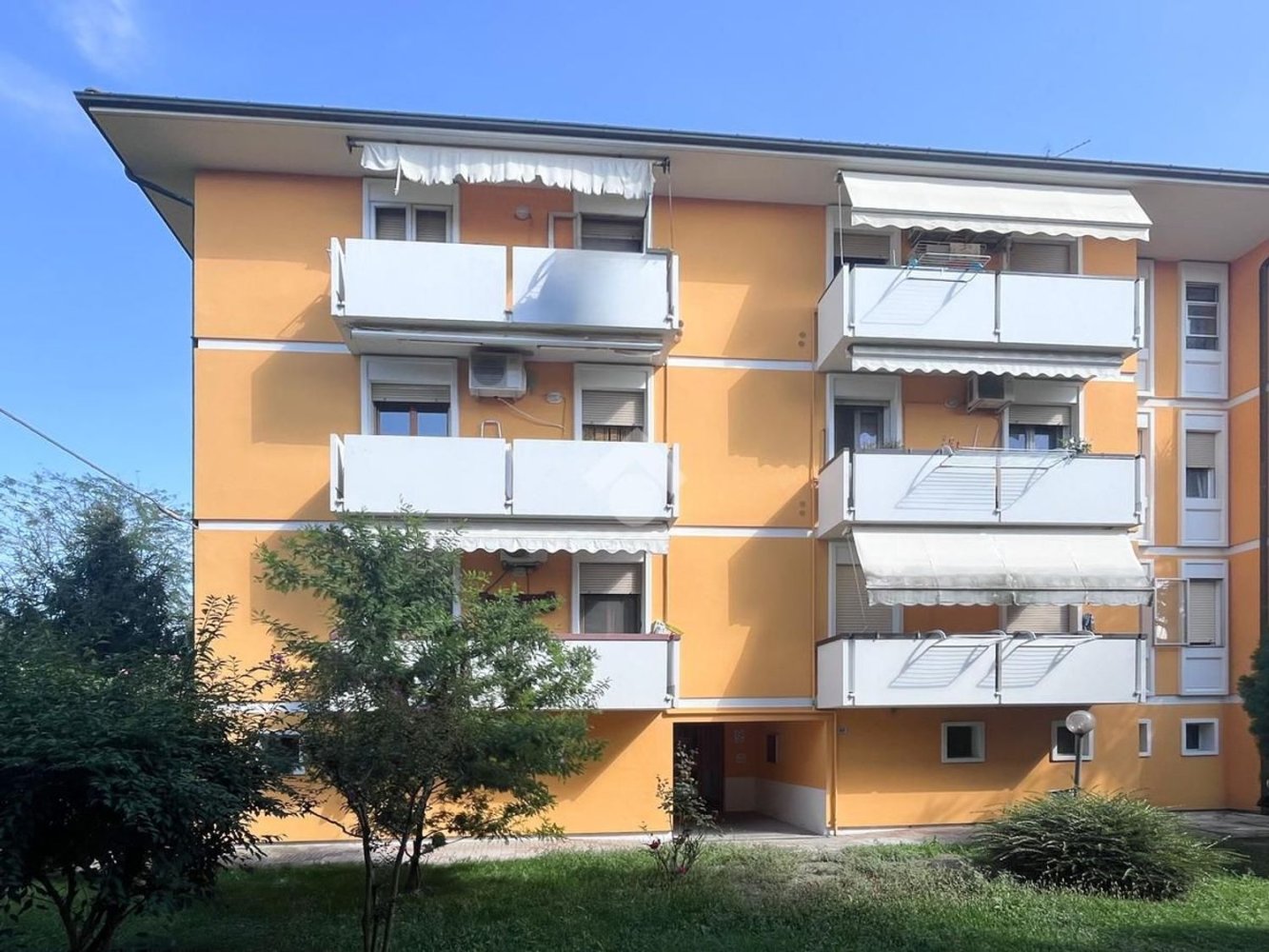 4 bedrooms Apartment in Molinella, Italy No. 403723