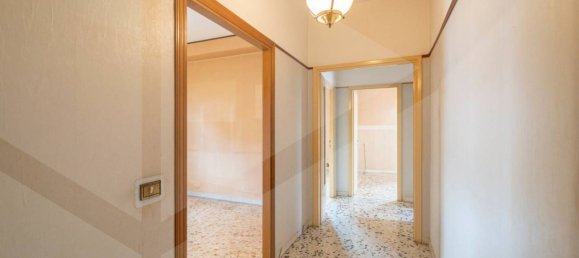 4-salle Appartement à Ciampino, Italy No. 18497 6