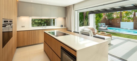 Вилла с 4 спальнями в Золотая миля Марбельи, Испания № 3071 11