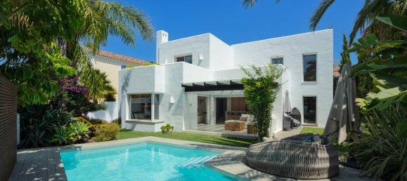 Вилла с 4 спальнями в Золотая миля Марбельи, Испания № 3071 9