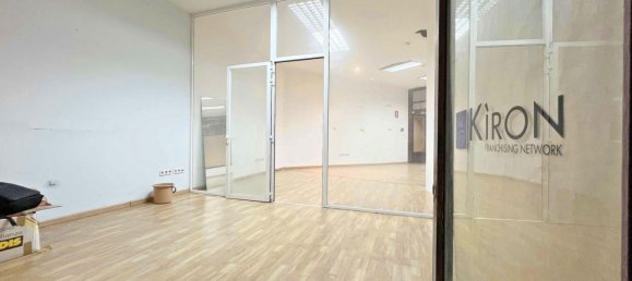 Propriété commerciale à A Coruna, Spain 88m² No. 55066 8