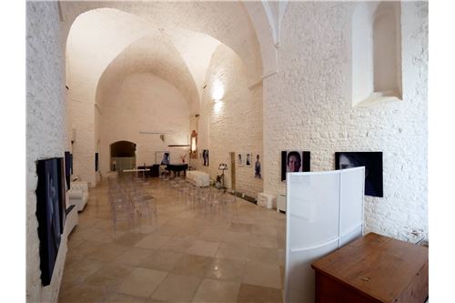 Propiedad comercial de 1 habitación en Bitonto, Italy No. 290193