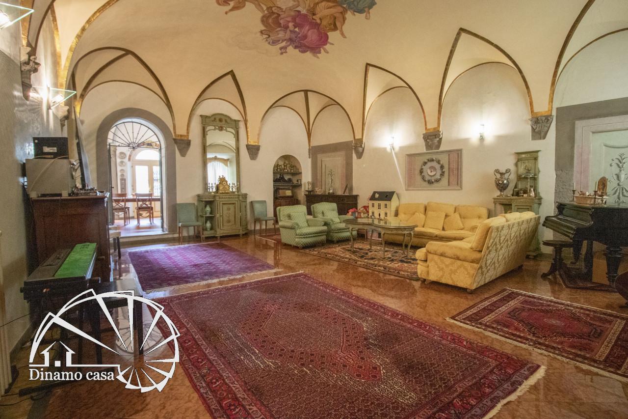 Квартира с 5 комнатами в Прато, Италия № 21893