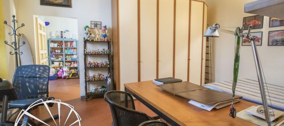 Квартира с 5 комнатами в Прато, Италия № 21893 72