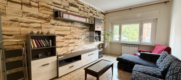 Apartamento de 3 dormitorios en Ivrea, Italy No. 124675 2