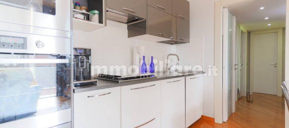 2 bedrooms Apartment in Rome, Italy No. 44890 9