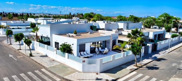 3 bedrooms Villa in Alicante, Spain No. 176548 3