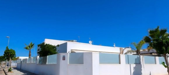 3 bedrooms Villa in Alicante, Spain No. 176548 4