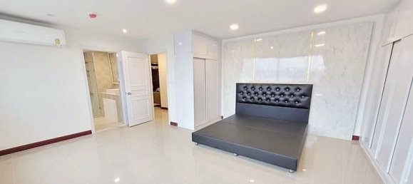 3 bedrooms Condo in Khlong Toei, Thailand No. 4383 12