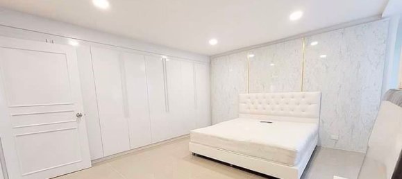 3 bedrooms Condo in Khlong Toei, Thailand No. 4383 3