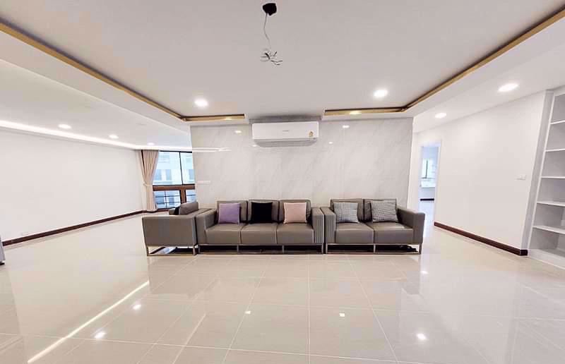 3 bedrooms Condo in Khlong Toei, Thailand No. 4383