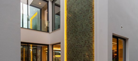 Villa de 6 dormitorios en El Paraiso, Spain No. 179031 40