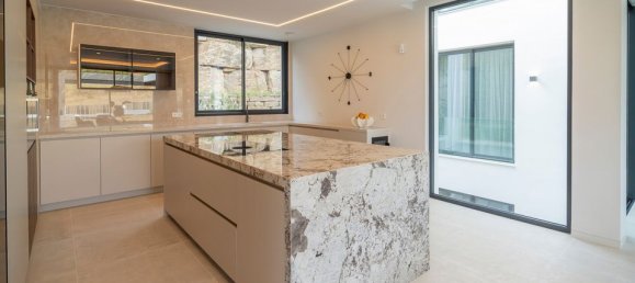 Villa de 6 dormitorios en El Paraiso, Spain No. 179031 8