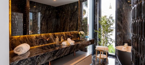 Villa de 6 dormitorios en El Paraiso, Spain No. 179031 26