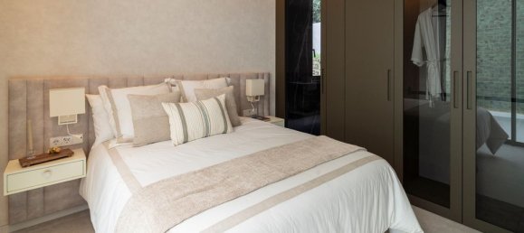 Villa de 6 dormitorios en El Paraiso, Spain No. 179031 12