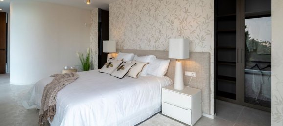 Villa de 6 dormitorios en El Paraiso, Spain No. 179031 21