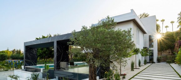 Villa de 6 dormitorios en El Paraiso, Spain No. 179031 35