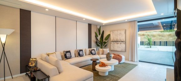 Villa de 6 dormitorios en El Paraiso, Spain No. 179031 3