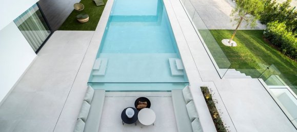 Villa de 6 dormitorios en El Paraiso, Spain No. 179031 2