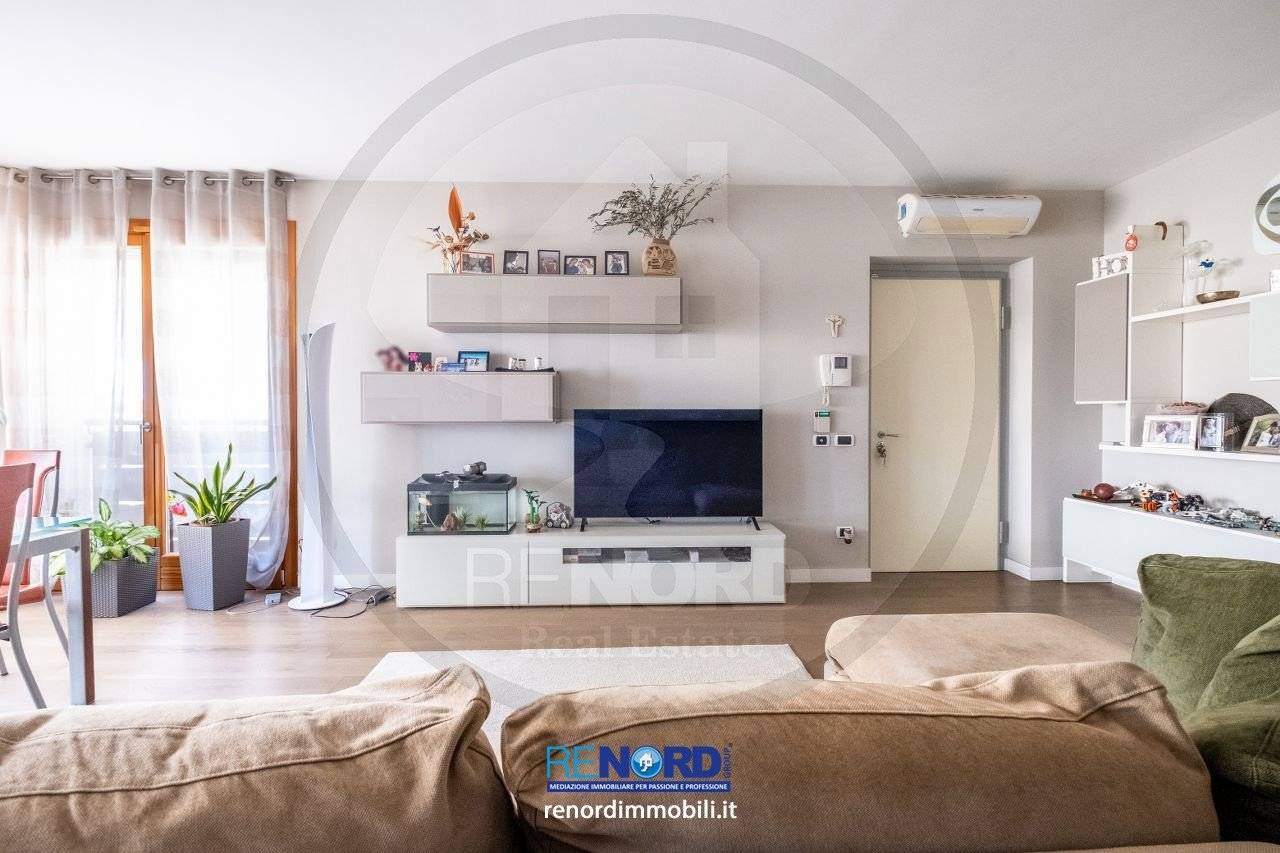 Квартира с 2 спальнями в Лоди, Италия № 323416