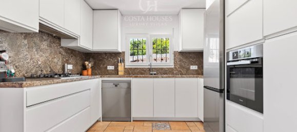 4 bedrooms Villa in Alicante, Spain No. 141742 10