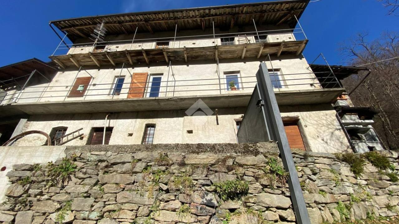 6 rooms House in Brossasco, Italy No. 33730
