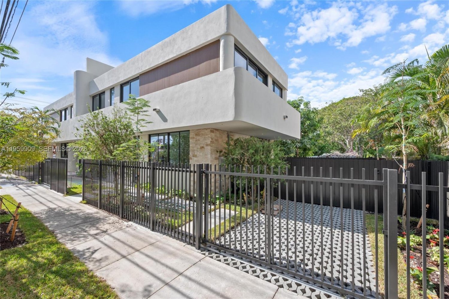 3 bedrooms Duplex for sale in Miami, Miami-Dade, Florida, USA № 615135