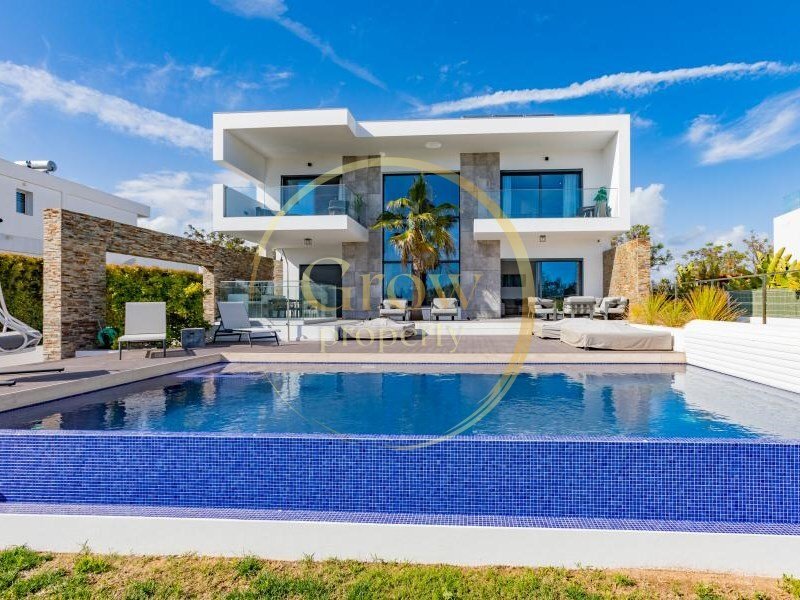 4 bedrooms Villa in Faro, Portugal No. 116533