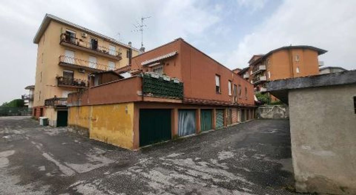 Apartamento de 2 habitaciónes en Trezzo sull'Adda, Italy No. 219429