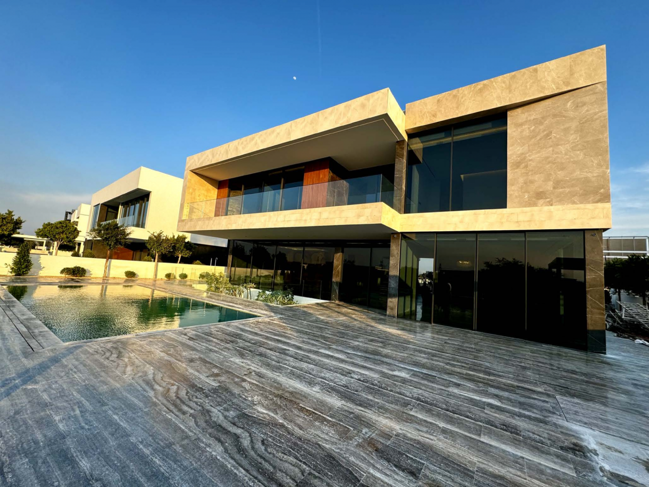 Вилла с 7 спальнями в Дубай, ОАЭ № 38090