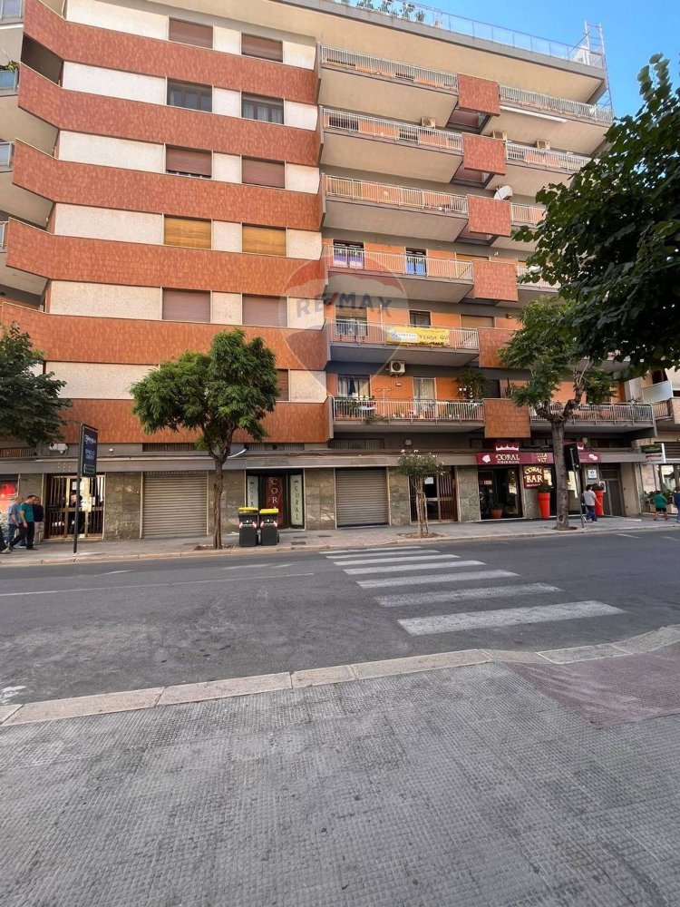 4 غرف نوم شقة في Trani, Italy رقم 372786