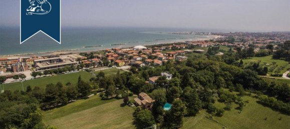 Вилла с 6 спальнями в Фано, Италия № 53116 4