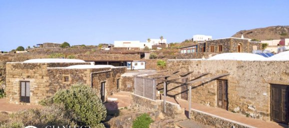 3 bedrooms Villa in Pantelleria, Italy No. 302446 4