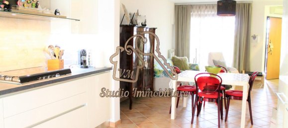 Квартира с 3 комнатами в Рим, Италия № 233180 10