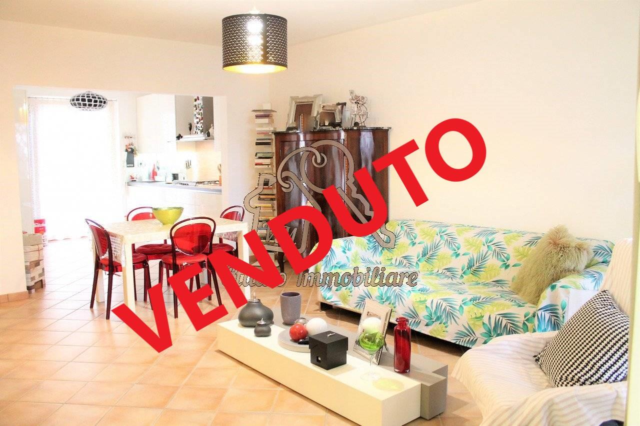 Квартира с 3 комнатами в Рим, Италия № 233180