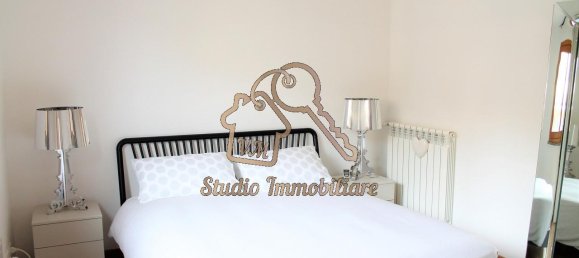 Квартира с 3 комнатами в Рим, Италия № 233180 15