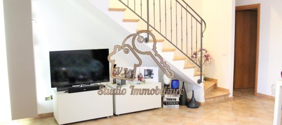 Квартира с 3 комнатами в Рим, Италия № 233180 3