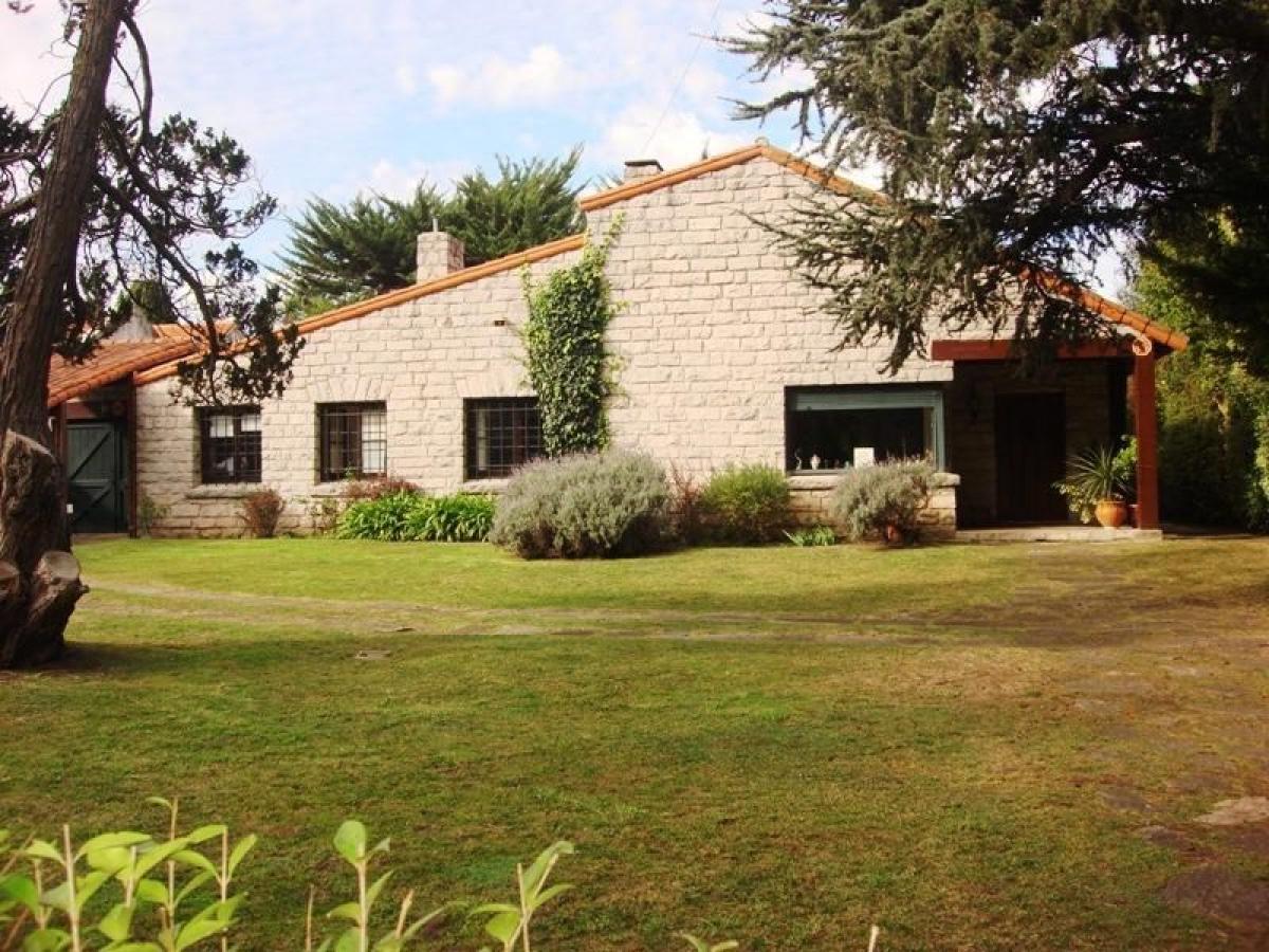 6 bedrooms House in Mar del Plata, Argentina No. 96389