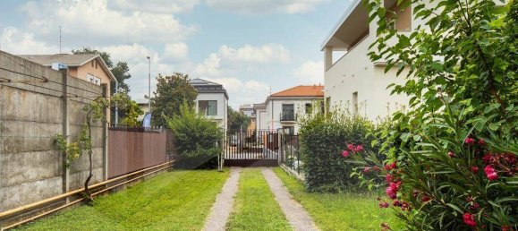 Дом с 3 комнатами в Монца, Италия № 26627 42