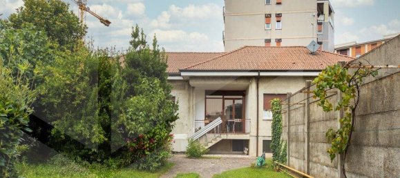 Дом с 3 комнатами в Монца, Италия № 26627 36