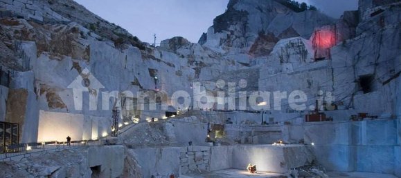 2 rooms Commercial property in Carrara, Italy No. 221854 8