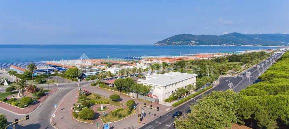 2 rooms Commercial property in Carrara, Italy No. 221854 5