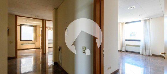 Oficina en Reggio Emilia, Italy 195 m² No. 264240 3