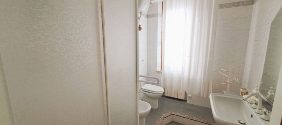 5 rooms Apartment in Siena, Italy No. 106420 35