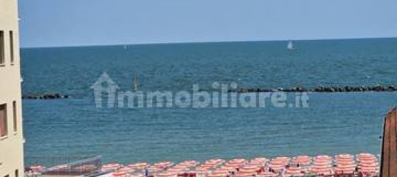 Пентхаус с 2 спальнями в Комаккьо, Италия № 19262 3