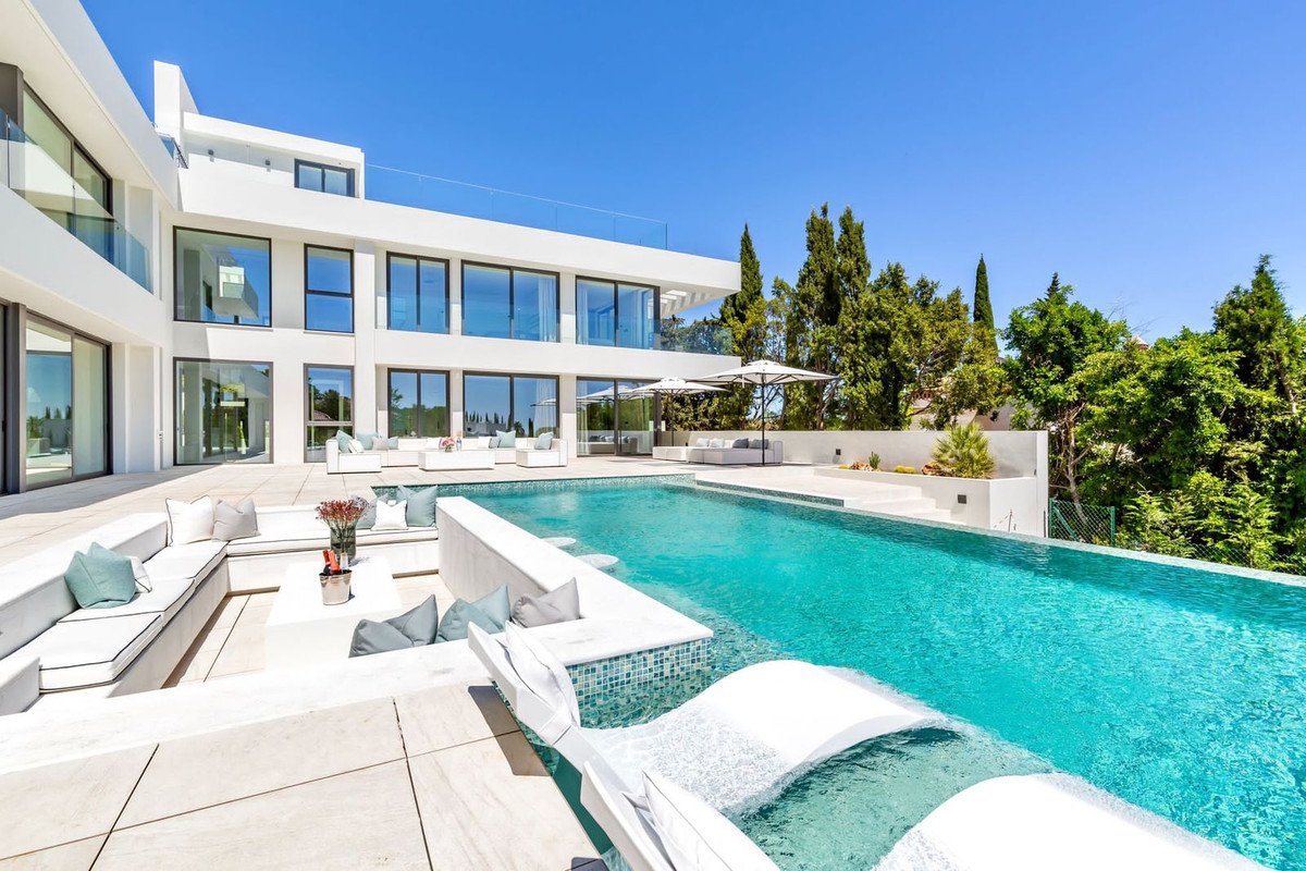 6 bedrooms Villa in Benahavis, Spain No. 4662